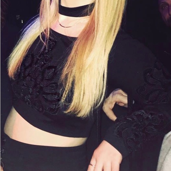 Black lace crop top with built in choker and velvet detail - Picture 2 of 2